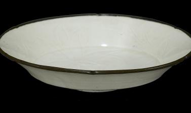 Ding ware dish